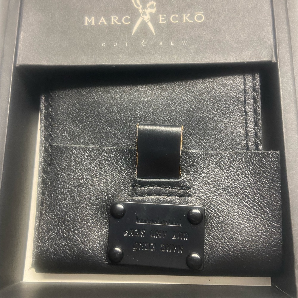 Marc Ecko snap bifold genuine leather wallet